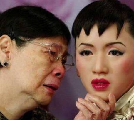 95岁梅艳芳母亲,为争夺遗产打了10年官司,扬言