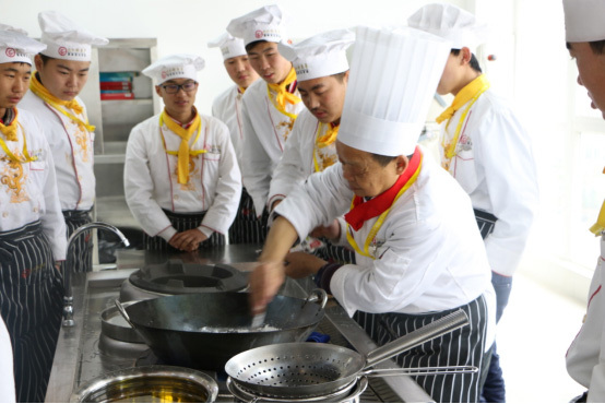 成都北方钓鱼台学校:中国著名川菜大师傅祖明