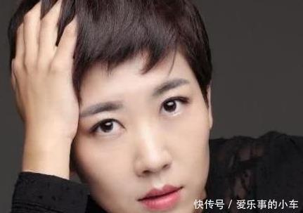 他是国家一级演员,年少时因歪嘴成名,如今隔代遗传孙女被他害惨