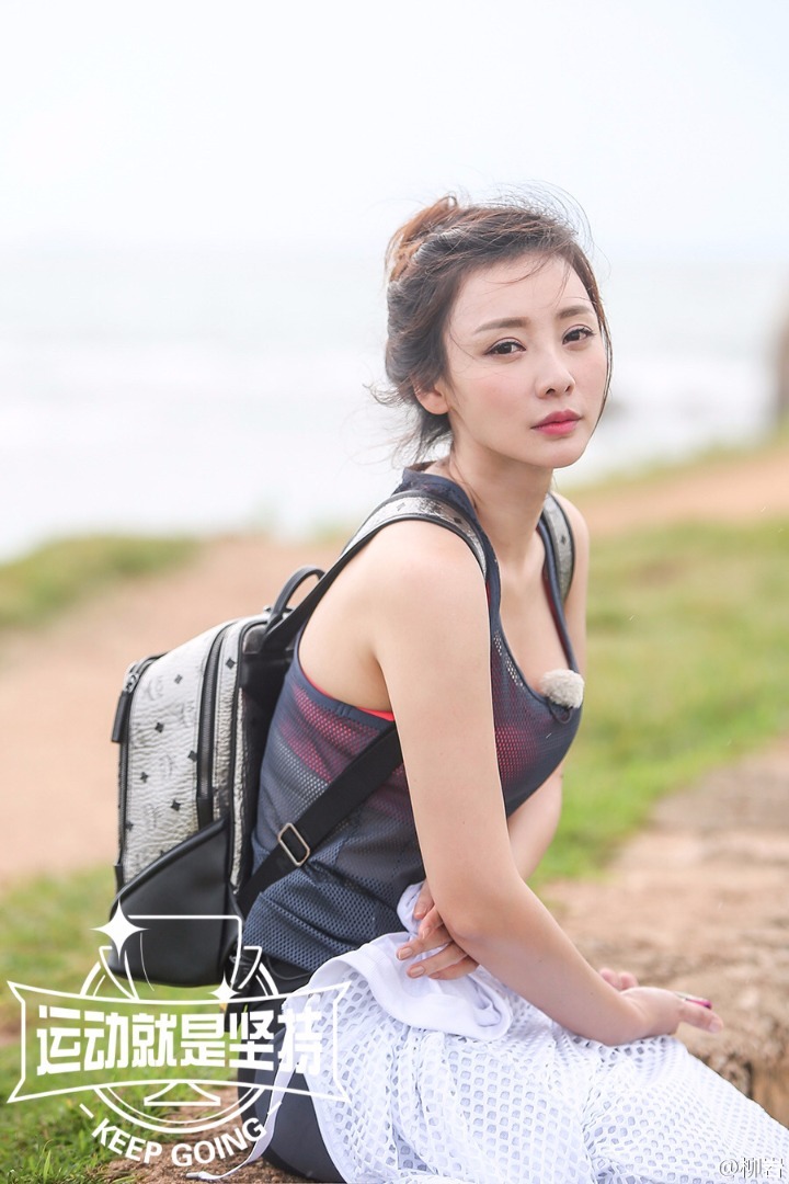 运动装备也掩饰不住的性感。