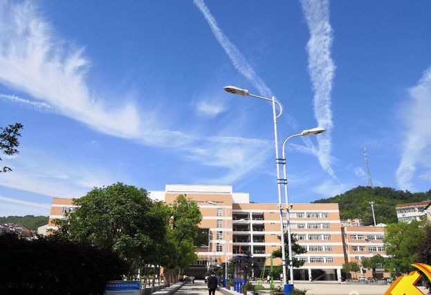 【喜讯】英山实验中学2人签约海军航空兵飞行