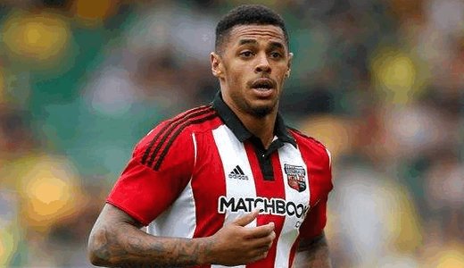 踢足球个子矮也受欺负?英冠门将欺负对方个矮