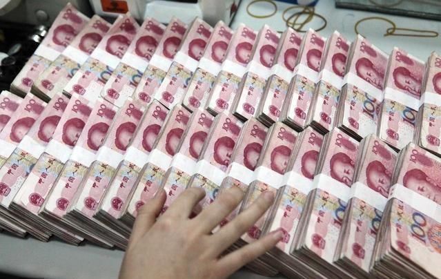 假如把100万存进银行,光靠利息能过上什么样的