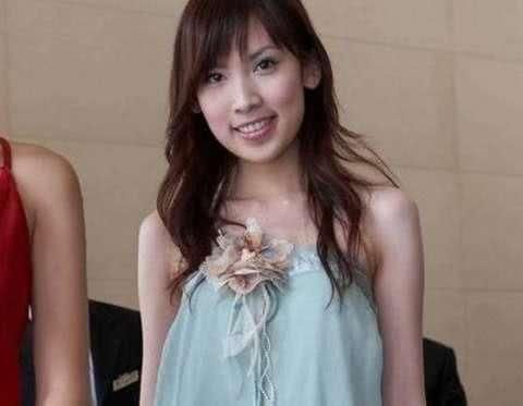 陈若仪长得丑?看她与林志颖同框,论长相贤惠都