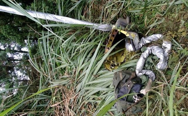 对岸军演首日就坠机,F16直往山上撞,同一飞行