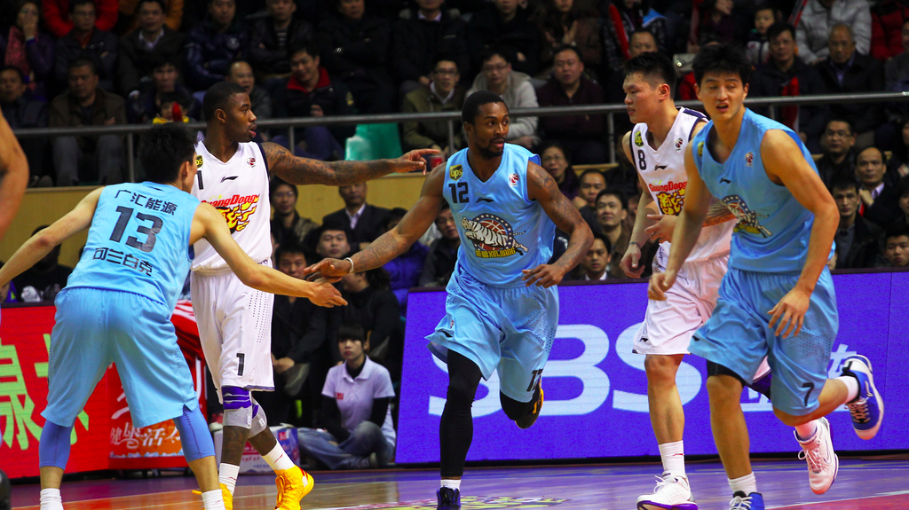 雄鸡唱晓:CBA总决赛新疆能打破魔咒力克广东吗? 雄鸡唱晓:CBA总决赛新疆能打破魔咒力克广东吗?