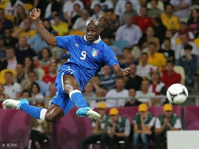 意大利召回最强9号:打爆德国的球员,思考好人