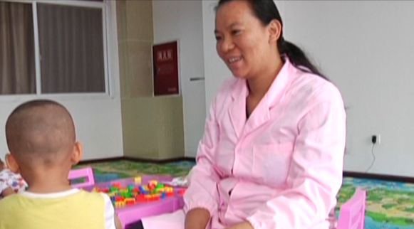 首届中国全媒体公益年会:《乡里乡亲》林英:用爱守护 首届中国全媒体公益年会:《乡里乡亲》林英:用爱守护