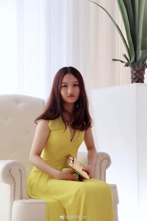 们也不甘示弱,其中就有阿拉蕾,张子枫,陆子艺等小花旦纷纷涌现出来,而