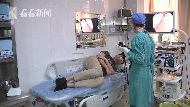 男子吃杨梅不吐核 结果100多颗杨梅核藏胃里 男子吃杨梅不吐核 结果100多颗杨梅核藏胃里