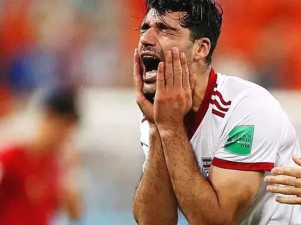 差半米就把葡萄牙C罗踢回家的伊朗国足,你们凭