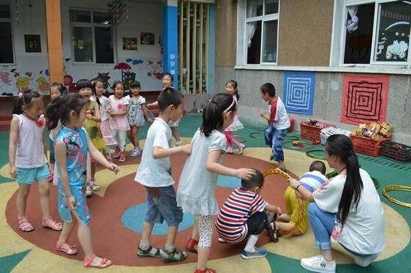 幼儿园学费为什么那么贵?看看老师的聊天记录