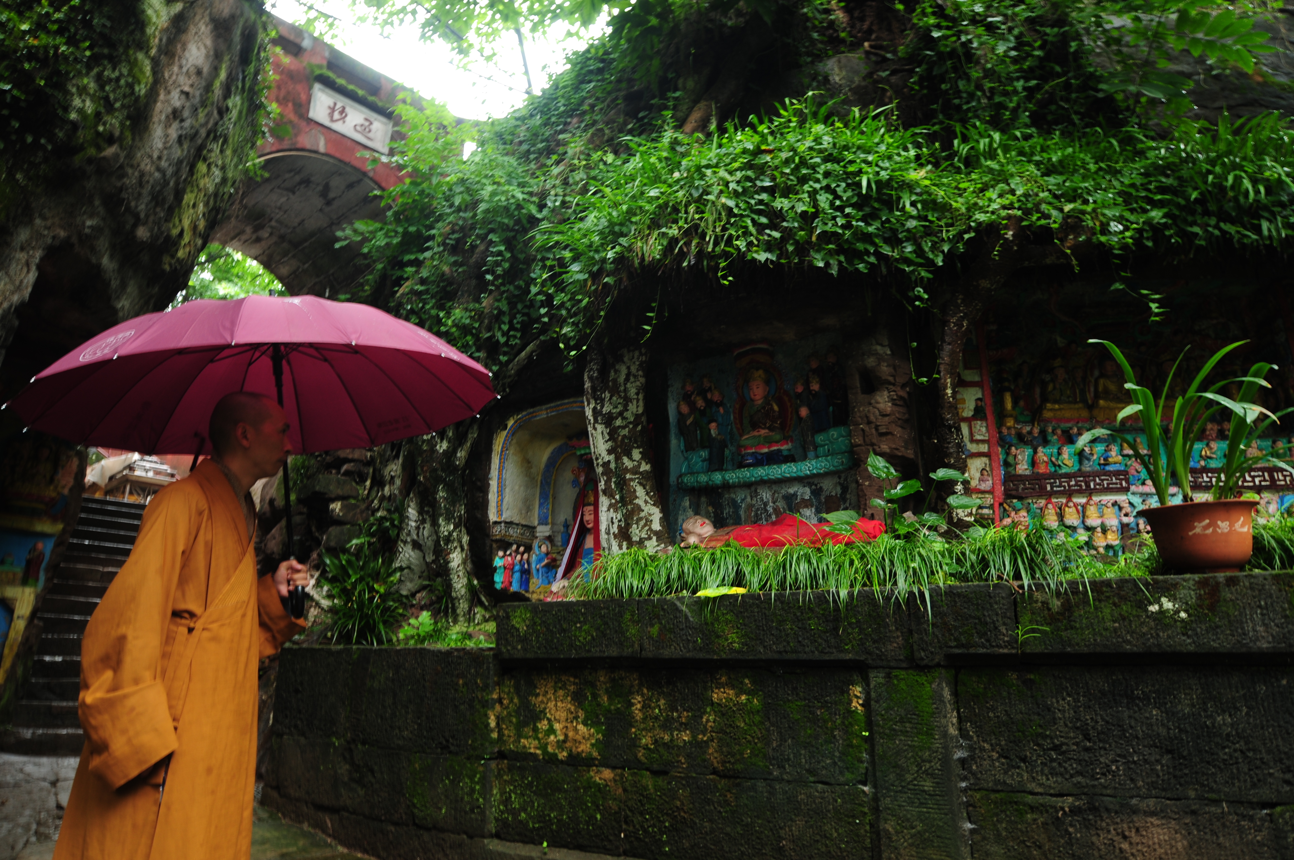 知名画家带你探寻千年古刹奇观 知名画家带你探寻千年古刹奇观