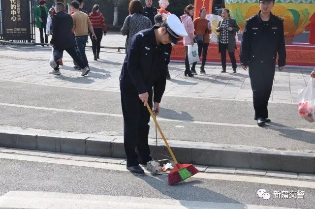 【志愿服务】倡导文明交通理念 巩固文明城市