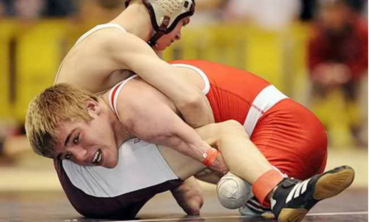 Dustin的努力终于得到回报，2006年他凭借高超的技术，以41胜2败的优秀成绩取得俄亥俄州第二组别摔角大赛103磅级别的第三名，亦赢得观众的热泪和掌声。