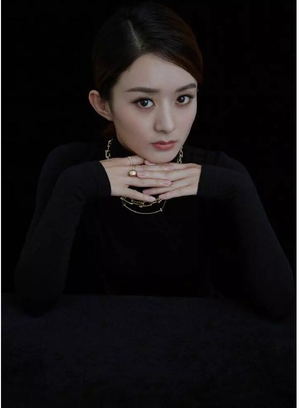 赵丽颖和ab穿一样衣服代言风格好不一样啊,知