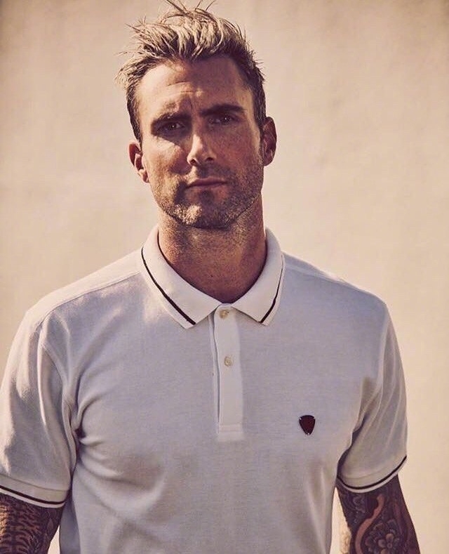 组图:亚当-莱文写真演绎型男诱惑 大面积纹身超吸睛