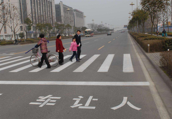 沈阳设21处车让人示范点 不主动避让行人罚款200元记3分