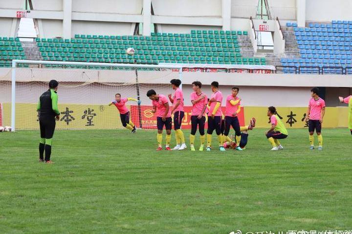 延边北国的老板金学建踢球还不过瘾,战绩不佳