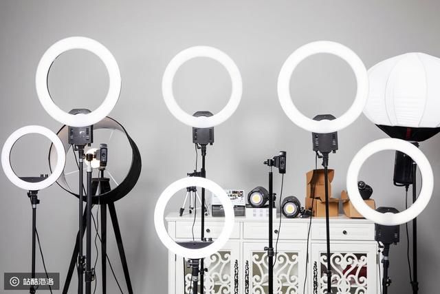 美女主播背后男人为网红打造直播间80后小伙