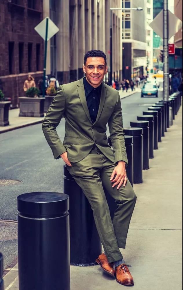 皮肤黑的男生,怎么穿搭才能不显得脏!