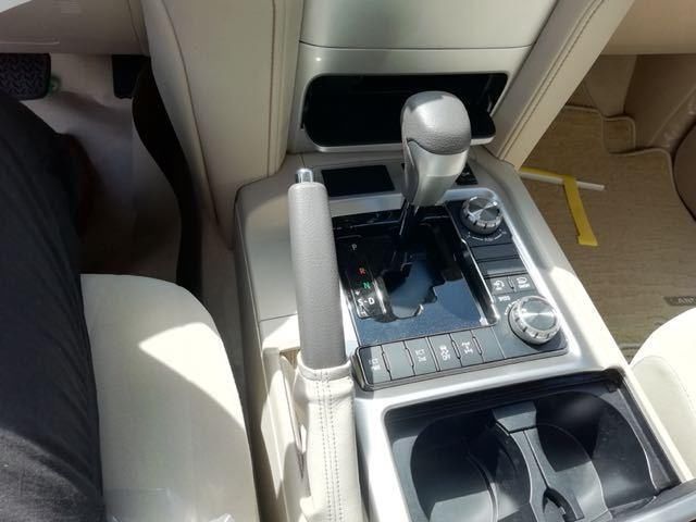 不是所有的越野车都带有坦克掉头,蠕行模式--1