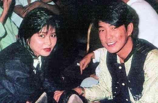 60岁元彪和妻子彭秀霞近照,看着女儿出嫁泪光闪闪