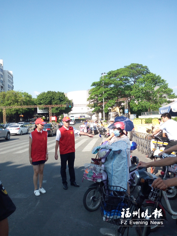 福州24个重点路口每天都有志愿者 将持续到12月 福州24个重点路口每天都有志愿者 将持续到12月