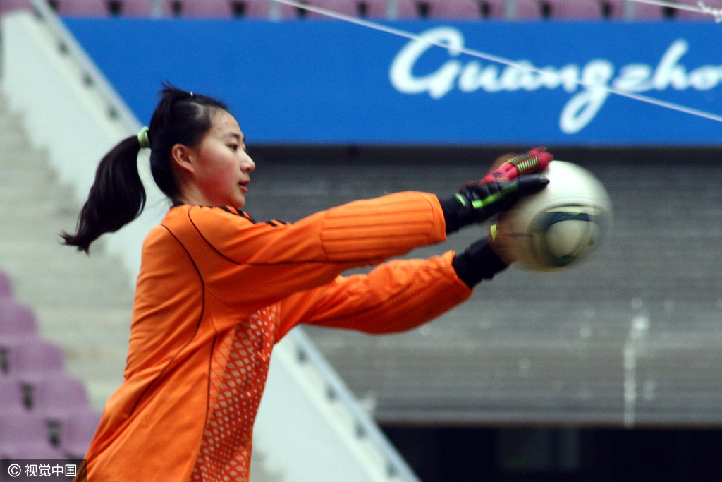 2012年1月8日，广东省广州市，“郝一期”中国女足广东奥体正式开练。