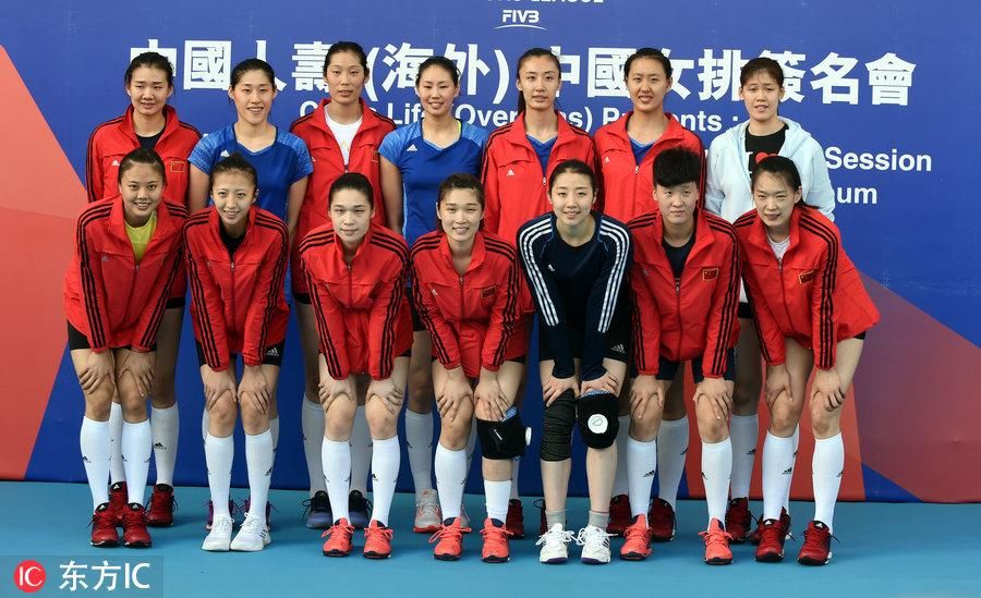 中国女排姑娘香港签名会人气爆棚 朱婷、丁霞