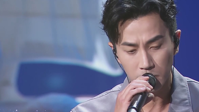 刘恺威致敬偶像张学友演唱《慢慢》