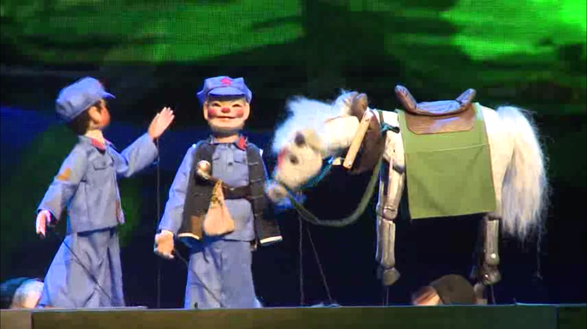 《红军的战马》用木偶向孩子们讲述先烈的故事