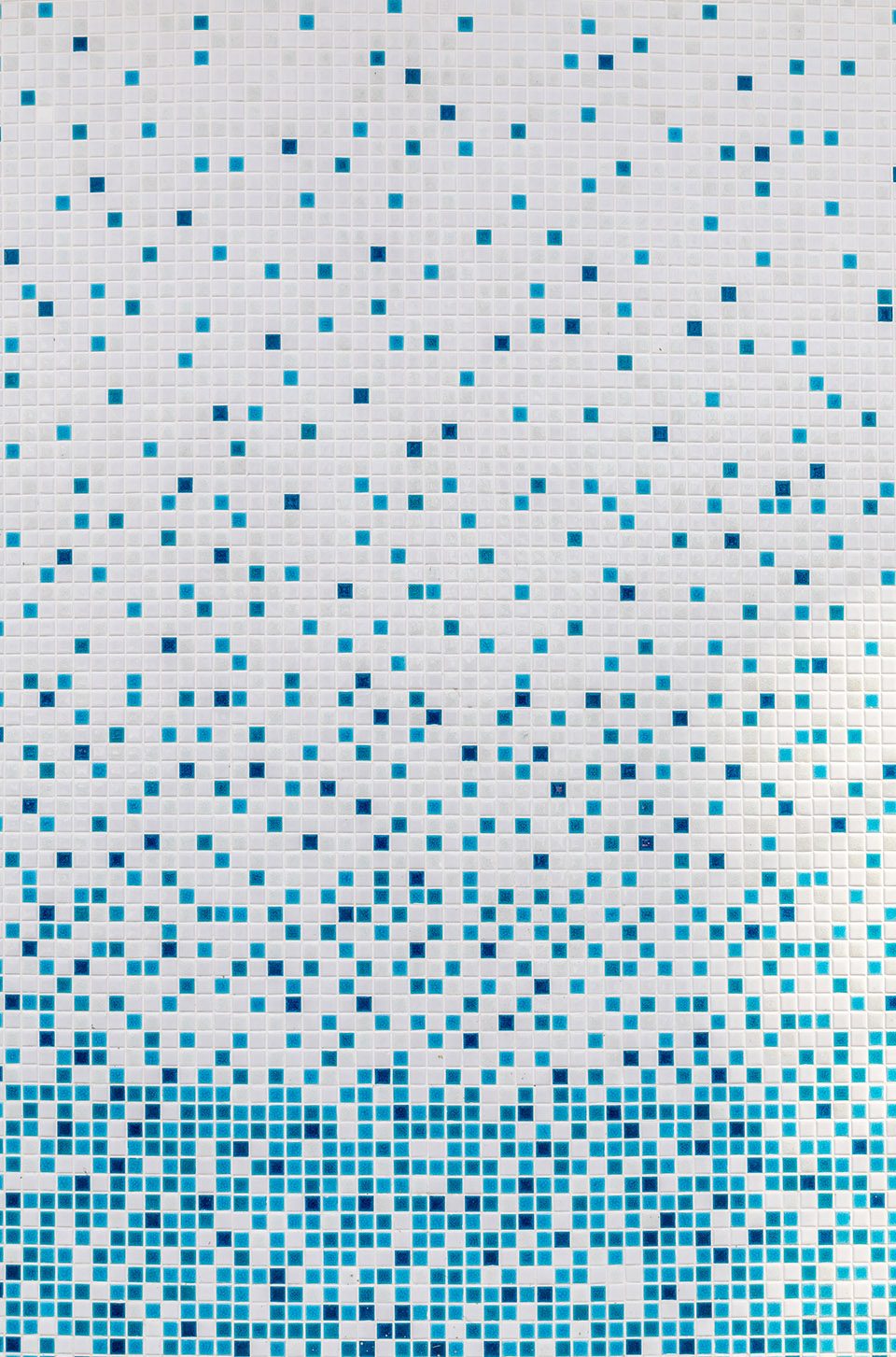 渐变马赛克立面为街道增添一抹亮眼的元素,a gradient tile mosaic