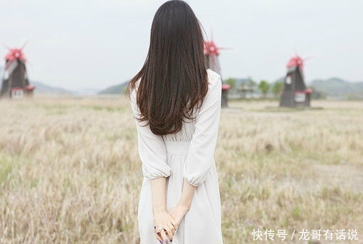 老公出差,我晚上做钟点工,偶然听到男主人浴室