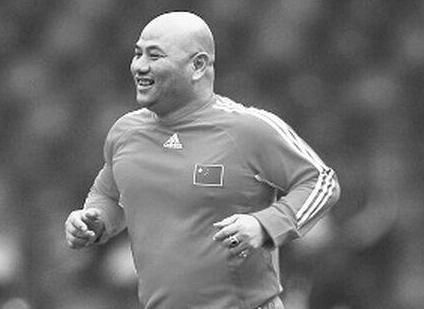 身高一米六的国足中锋辞世三周年,曾破世界冠