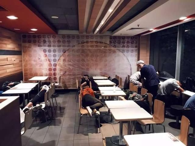 香港麦当劳出现怪异现象 难道这和香港的高房