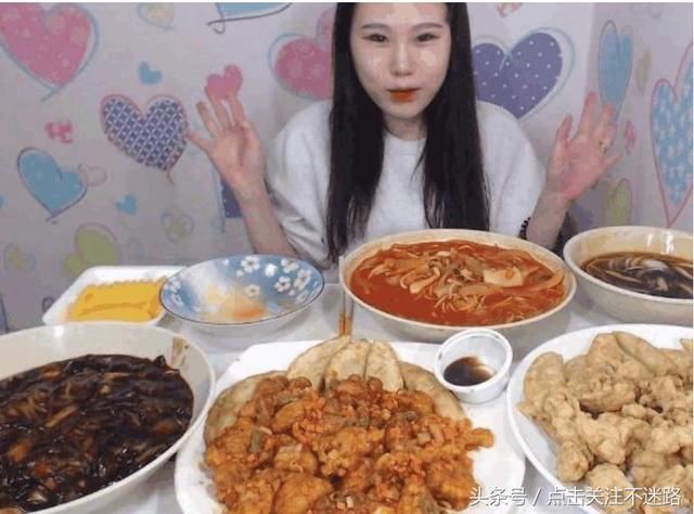 网红直播吃东西后忘记关摄像头 真相原来是这