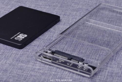 硬盘盒子怎么使用 t01cce76e475f7a8d61.jpg?size=500x334