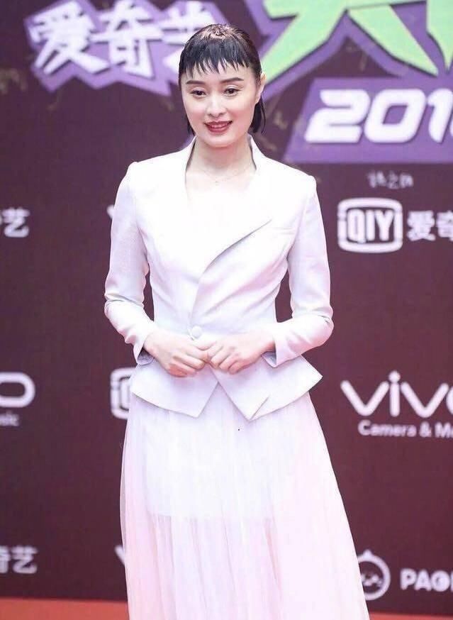 明星得罪造型师系列,皮裤女王邓紫棋,刘诗诗