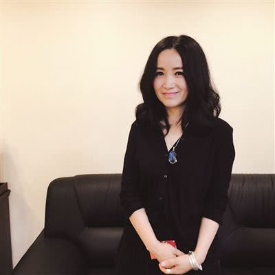 她四次登上春晚舞台,却被恩师欺骗打胎,曾一度想自杀!