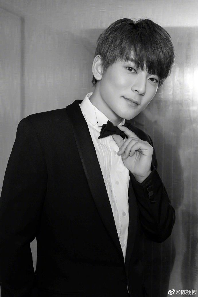 继黄子韬后陈翔也宣布"新恋情"粉丝:祝你们幸福