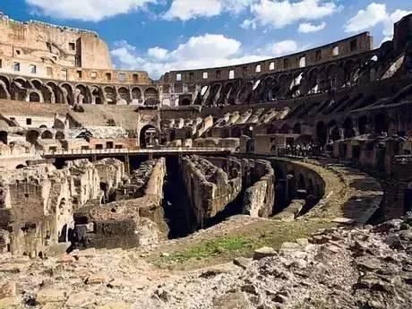 泰国白庙说西方游客不文明,称赞中国游客形象