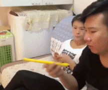 精选幽默：饭堂吃晚饭的时候，有两位师傅互相吐槽对方懒