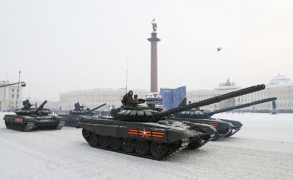 俄阅兵仪式再现二战装备