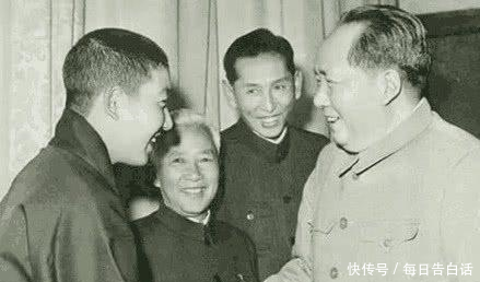 10岁当官,19岁成为副国级领导人,他是新旧西藏
