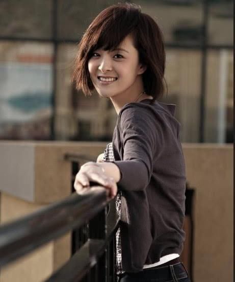 《正阳门下》她是乡下土妞"孟小杏,一位为爱情执着的小三,大大咧咧,敢