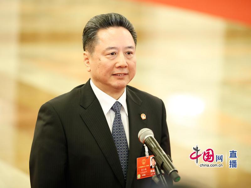 交通部长李小鹏表示,我们要推动一批重点骨干交通项目的开工建设,比如京雄高速公路。