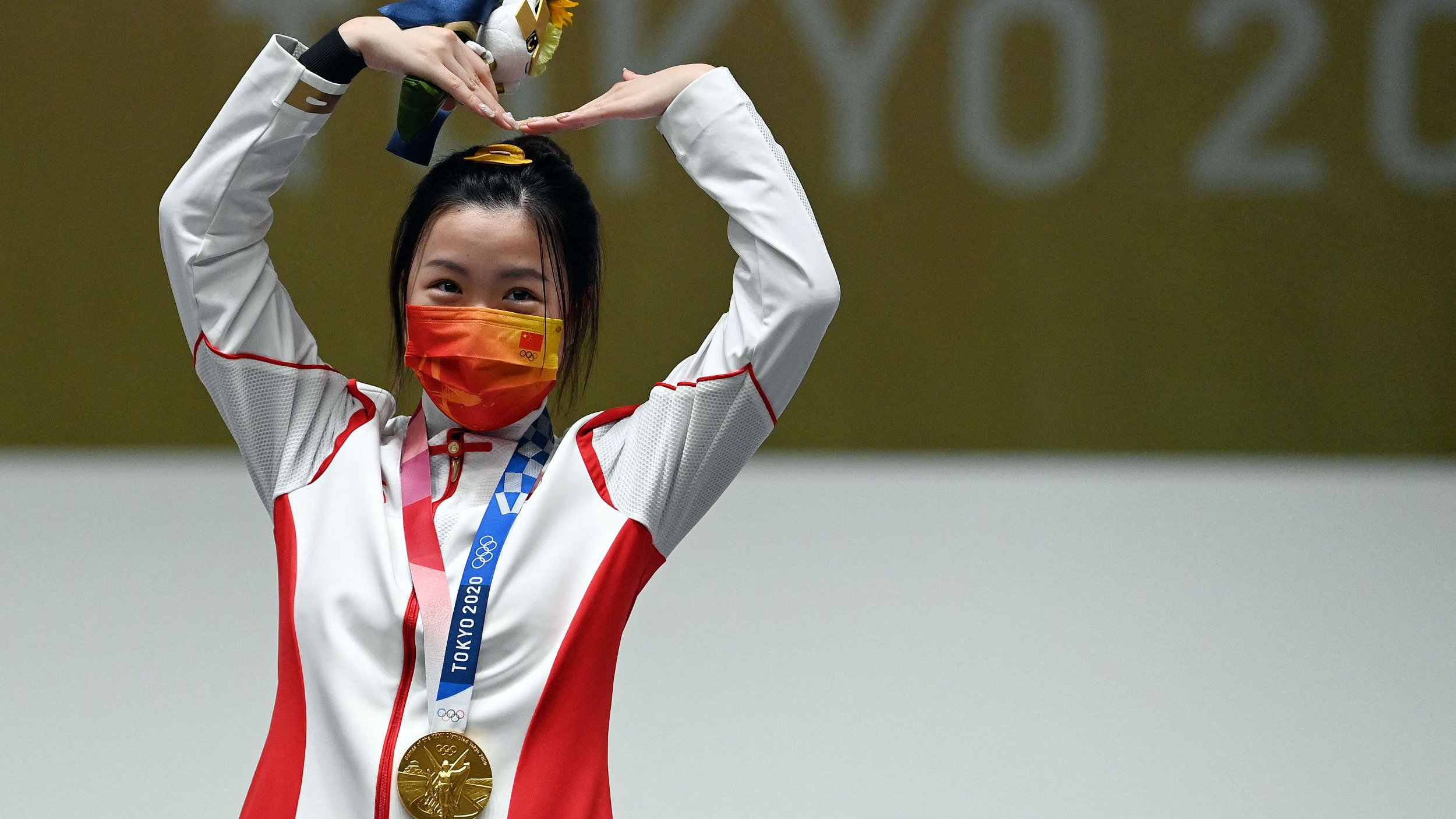 首金!杨倩夺得东京奥运会射击女子10米气步枪金牌 首金!杨倩夺得东京奥运会射击女子10米气步枪金牌