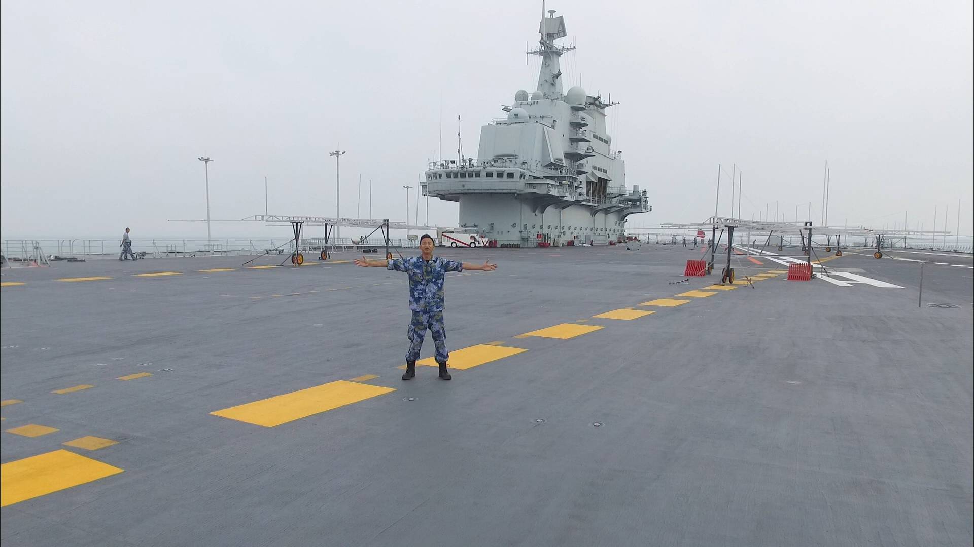 邬烨纬-辽宁舰