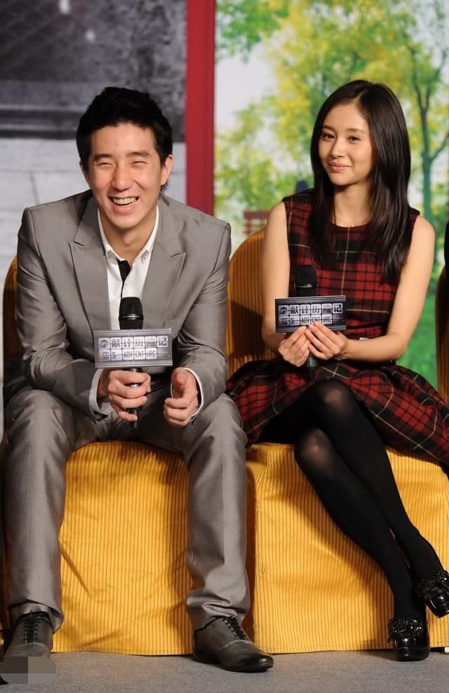 房祖名在某次娱乐节目就认识近期很火的美女明星,欧阳娜娜.